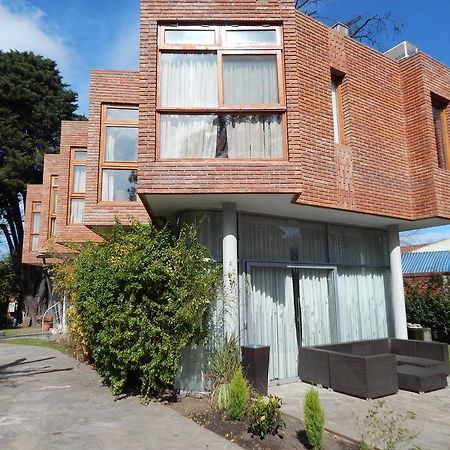 Hotel Aeropuerto Ezeiza Casa De Mr モンテ・グランデ エクステリア 写真