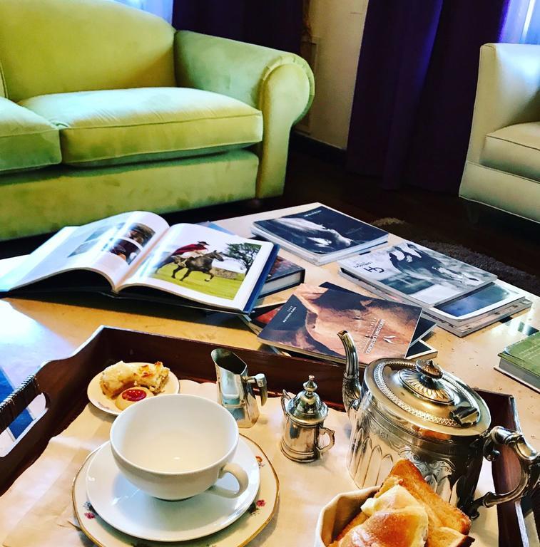 Hotel Aeropuerto Ezeiza Casa De Mr モンテ・グランデ エクステリア 写真