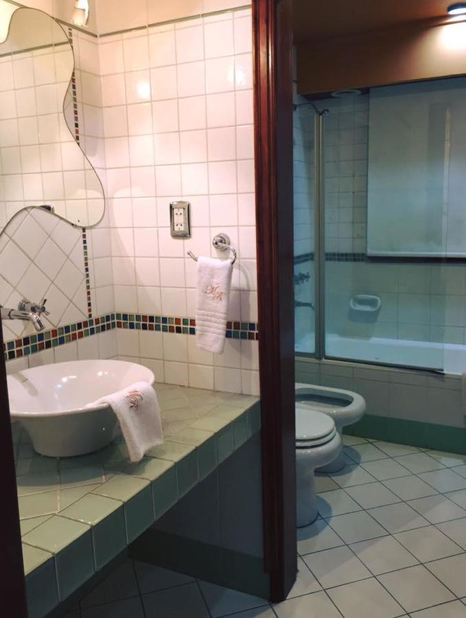 Hotel Aeropuerto Ezeiza Casa De Mr モンテ・グランデ エクステリア 写真